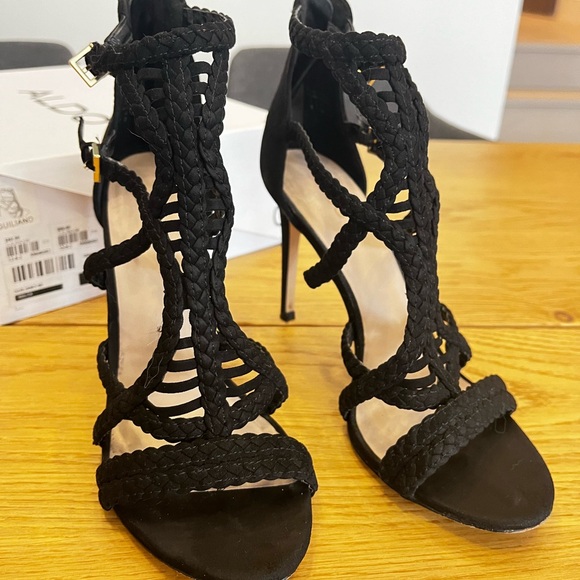 Black heels - Picture 2 of 5